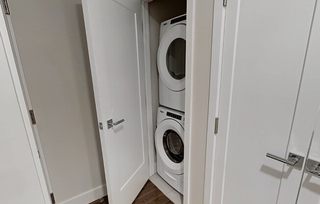 1 bed, 1 bath, $3,200, Unit 305