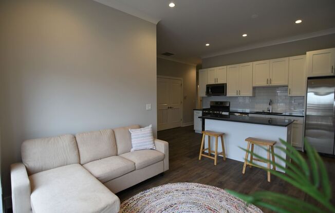 2 beds, 2 baths, 825 sqft, $3,550, Unit 927-205