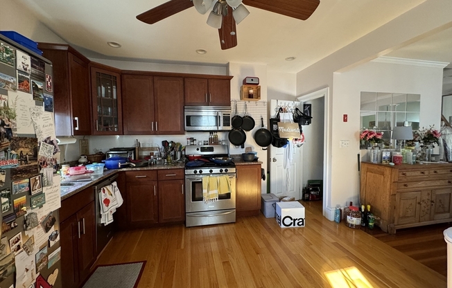 3 beds, 1.5 baths, 1,250 sqft, $2,800, Unit 35