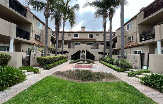 3 Blocks To Downtown! Upper: 3 Bedroom 3 Bath,