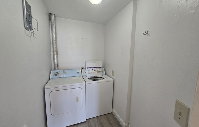 2 beds, 1 bath, 1,300 sqft, $2,700, Unit 1