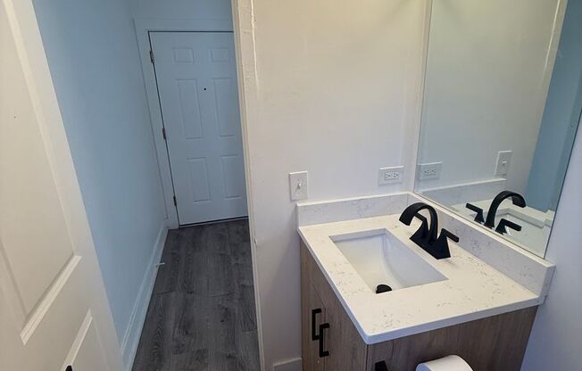 Studio, 1 bath, 500 sqft, $1,395, Unit 102