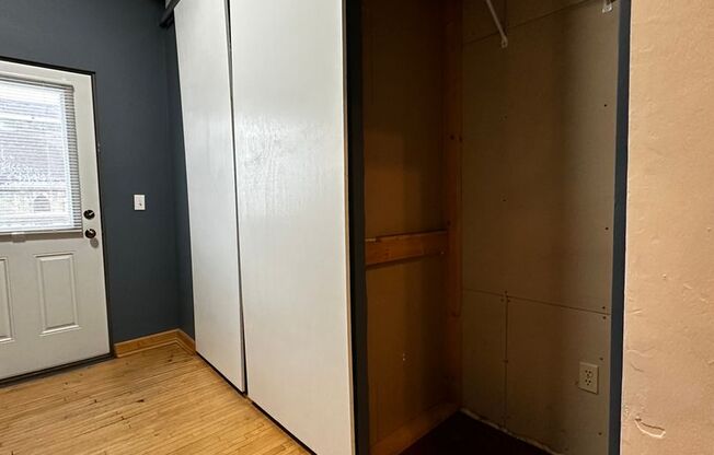 1 bed, 1 bath, $995, Unit 123 N Broadway Apt. 2