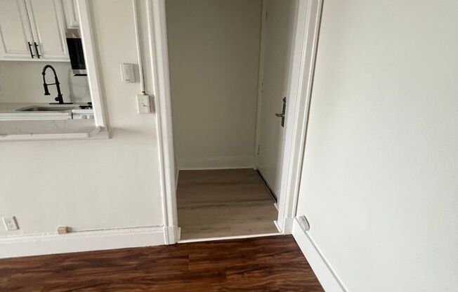 Studio, 1 bath, 224 sqft, $1,075, Unit 924