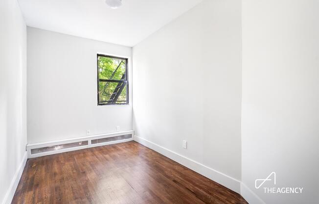 3 beds, 1 bath, $3,300, Unit 4-R