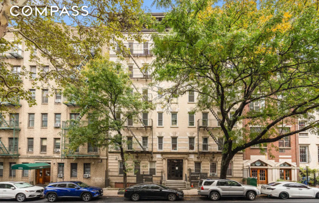 451 W 44 ST