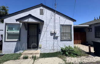 1112 BARBERRY LN