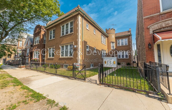 2326 W 25 ST