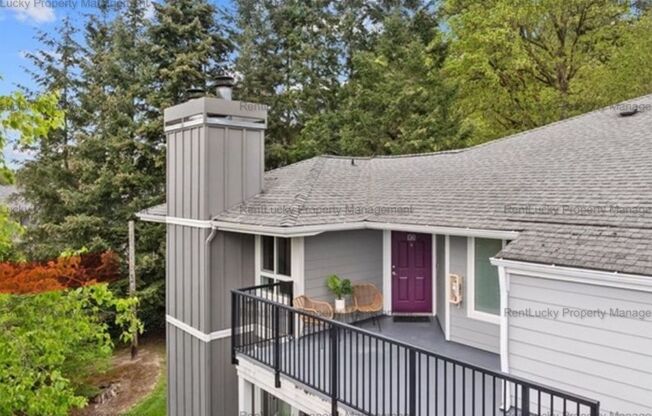 Spacious Cambria Hills Condo – Vaulted Ceilings & Great Amenities!