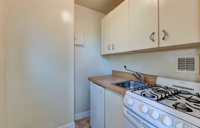 Studio, 1 bath, $1,495