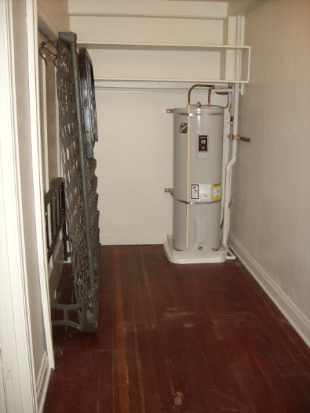 Studio, 1 bath, 465 sqft, $950, Unit 109