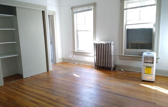 Studio, 1 bath, 550 sqft, $1,195