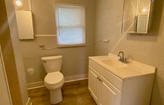 Studio, 1 bath, $1,100, Unit 1225 17th St W