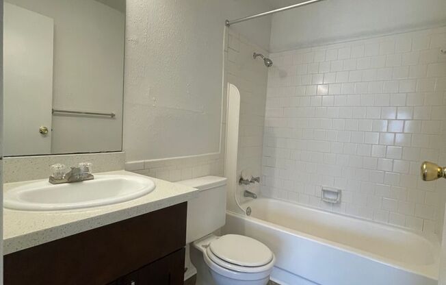 2 beds, 2 baths, 902 sqft, $1,099, Unit 125
