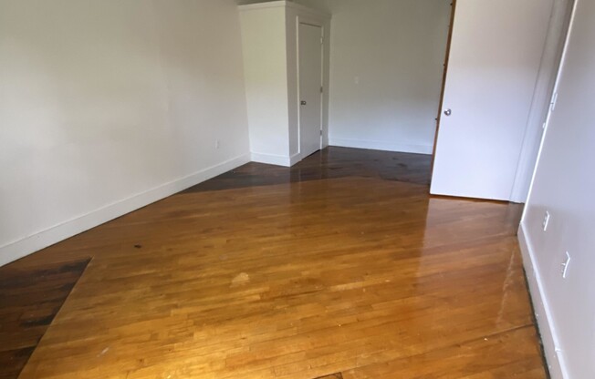 2 beds, 1 bath, 1,100 sqft, $4,400, Unit E214