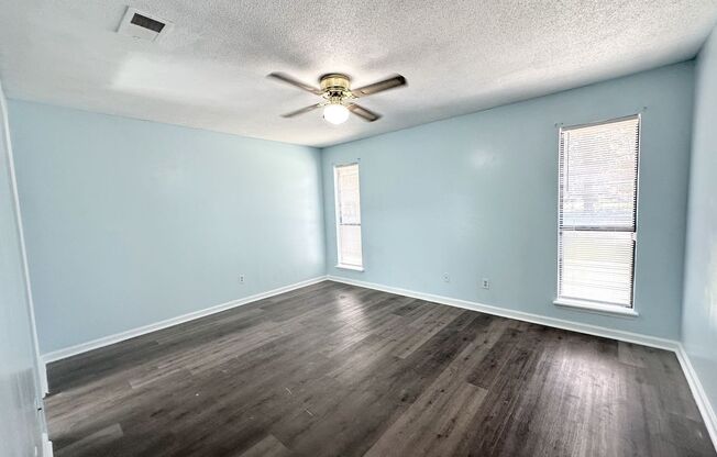 3 beds, 2 baths, $1,250