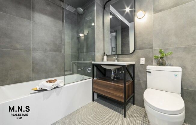 2 beds, 1 bath, $2,724, Unit J4