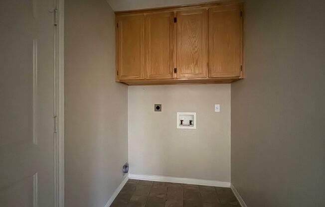 2 beds, 1.5 baths, 956 sqft, $850