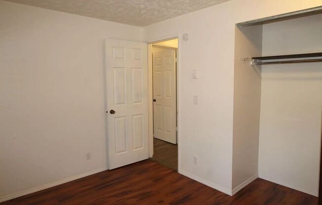 2 beds, 1 bath, 704 sqft, $1,295, Unit 725