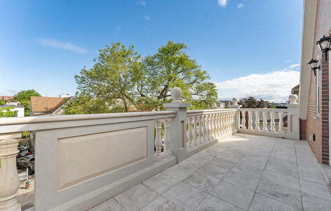 65 BAY 23 ST