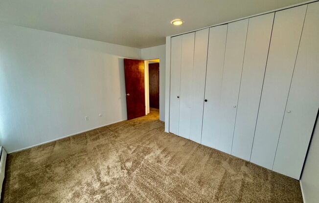 2 beds, 1 bath, 950 sqft, $1,295, Unit #14