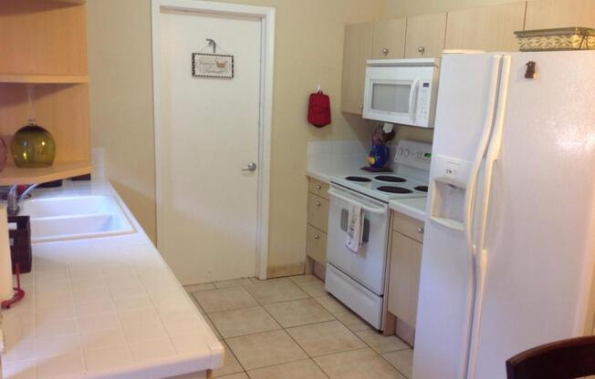 Beautiful 2/1 with fenced backyard