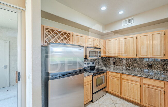 3 beds, 2 baths, 1,215 sqft, $1,895, Unit Unit 1066