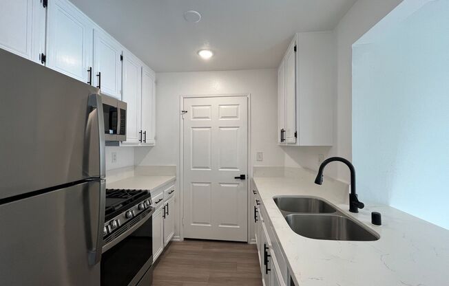 2 beds, 1.5 baths, 1,150 sqft, $1,998, Unit 305