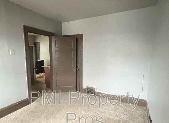 2530 N 37 ST