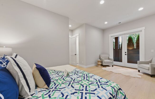 4 beds, 6 baths, $11,495