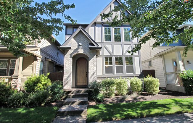 Gorgeous 2015 custom construction 4 Bed/2.5 Bath Home, just minutes from Tansasbourne!