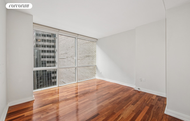 60 E 55 ST