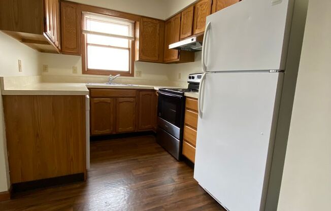 2 beds, 1 bath, $895, Unit APT. 3