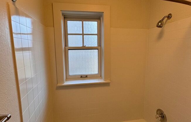 Studio, 1 bath, 400 sqft, $875, Unit 401