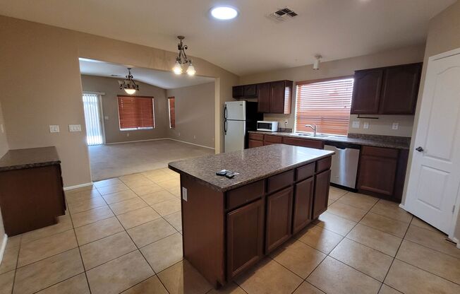 Great Home 3bd plus a Den!