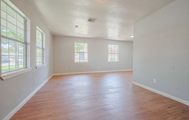 Affordable spacious 5bed/2bath single-family house!