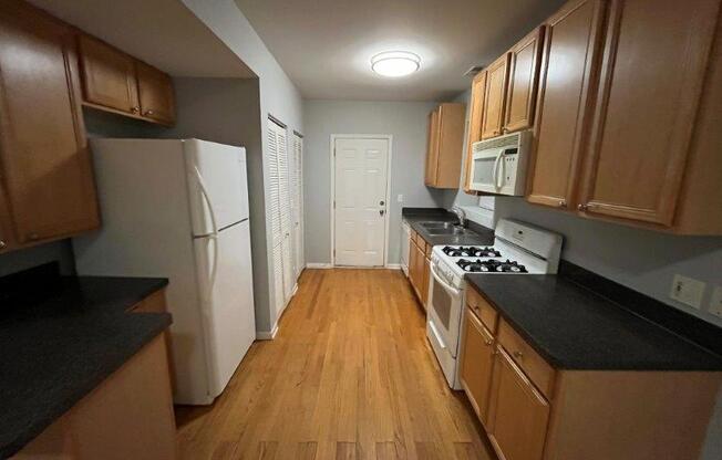 2314 W ROSEMONT