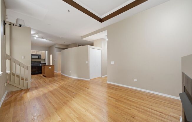 2 beds, 2 baths, $3,100, Unit 506