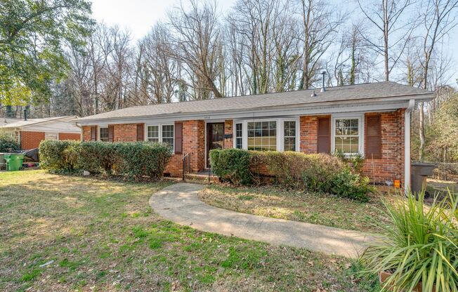 Cute 3-Bedroom Brick Ranch in Oakhurst!