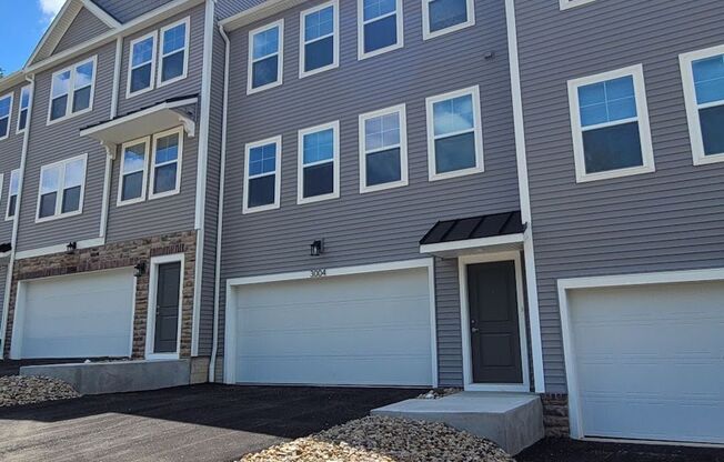 PRE-LEASING NOW FOR NOVEMBER! New 3 Bedroom Town Homes!