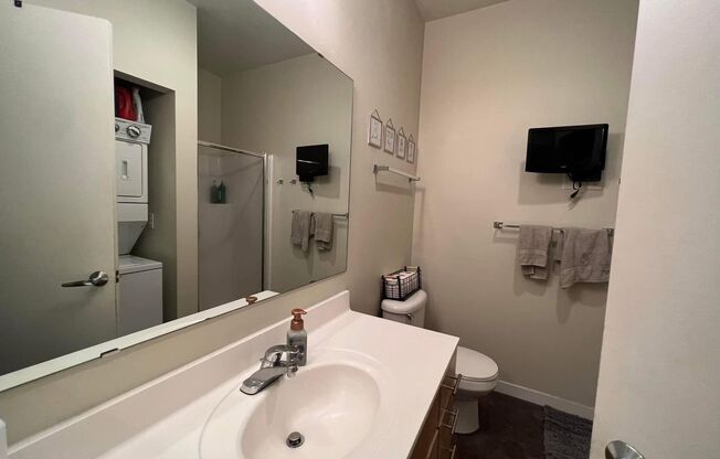 3 beds, 2 baths, $2,235, Unit 509