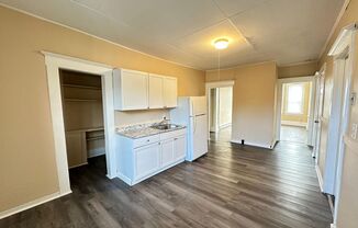 2 beds, 1 bath, $1,300, Unit 851 Main- 5L