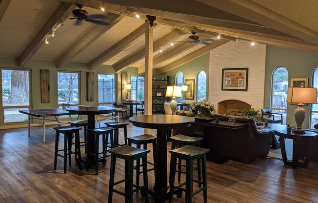 1 bed, 1 bath, 605 sqft, $1,200, Unit B40