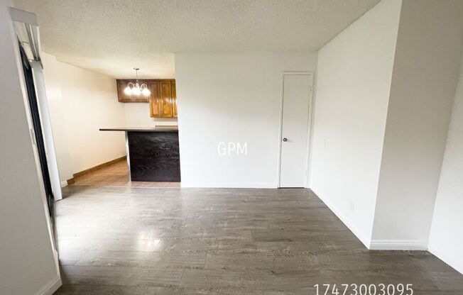 320 W Lomita Ave
