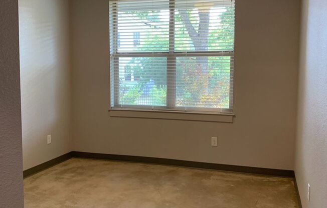 1 bed, 1 bath, 827 sqft, $1,450, Unit 111