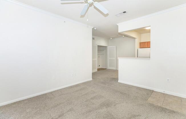 1 bed, 1 bath, 727 sqft, $989