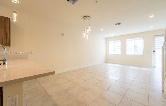6425 NW 103rd Place 107, Doral, FL 33178