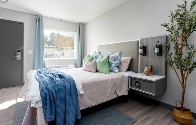 Studio, 1 bath, 300 sqft, $975, Unit 160