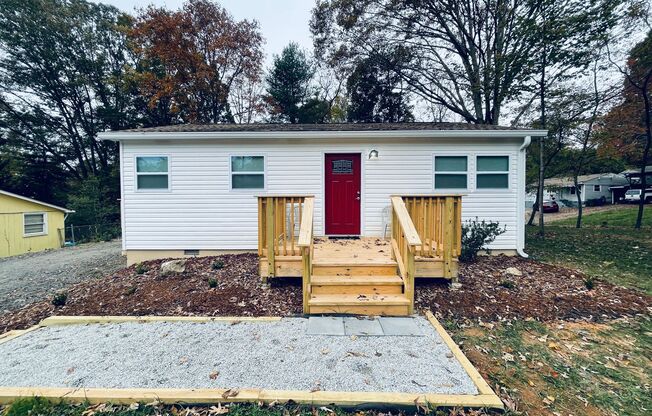 Newly Remodeled 2-Bedroom Home in West Asheville (Lawn Maintenance Included)