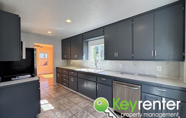 Charming 2-Bedroom Home with Modern Upgrades in Central Tacoma!